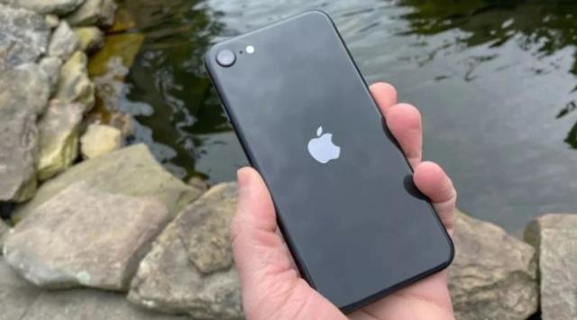 Ucuz iPhone olarak bilinen iPhone SE 3'ün görüntüleri sızdı