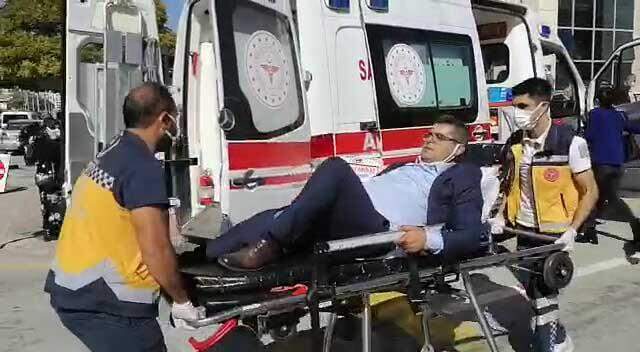 Aracı ile adliyeye giriş yapan avukat, hakkında haciz işlemi başlattığı kişi tarafından bacağından vuruldu Aracı ile adliyeye giriş yapan avukat, hakkında haciz işlemi başlattığı kişi tarafından bacağından vuruldu