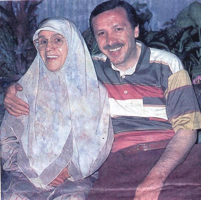 Cumhurbaşkanı Erdoğan'dan annesinin ölüm yıl dönümünde duygusal paylaşım