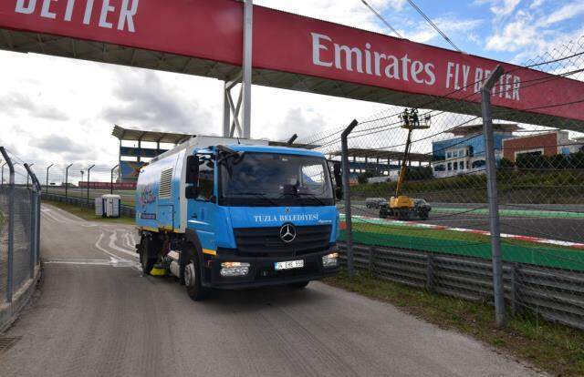 Geçen yıl ki Formula 1 organizasyonuna damga vuran temizlik aracı tekrar pistte! Şoför o anları anlattı Geçen yıl ki Formula 1 organizasyonuna damga vuran temizlik aracı tekrar pistte! Şoför o anları anlattı
