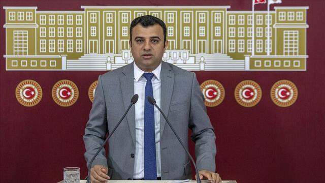 HDP'nin İsveç heyeti ile teröristbaşı Abdullah Öcalan'ın fotoğrafı altında yaptığı görüşme büyük tepki çekti HDP'nin İsveç heyeti ile teröristbaşı Abdullah Öcalan'ın fotoğrafı altında yaptığı görüşme büyük tepki çekti