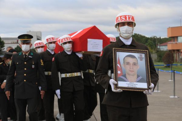 Samsun'a şehit ateşi düştü! Acılı annenin feryadı yürek dağladı: Annen böyle mi kabul edecekti seni Samsun'a şehit ateşi düştü! Acılı annenin feryadı yürek dağladı: Annen böyle mi kabul edecekti seni