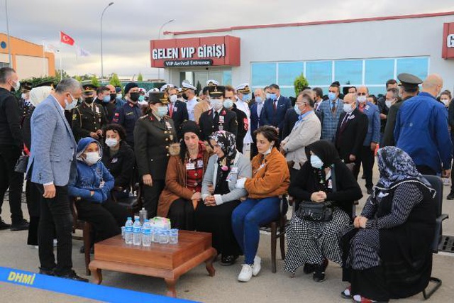 Samsun'a şehit ateşi düştü! Acılı annenin feryadı yürek dağladı: Annen böyle mi kabul edecekti seni Samsun'a şehit ateşi düştü! Acılı annenin feryadı yürek dağladı: Annen böyle mi kabul edecekti seni