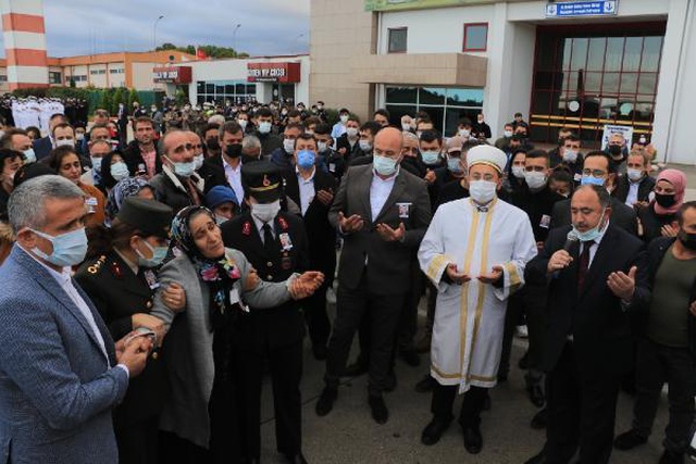 Samsun'a şehit ateşi düştü! Acılı annenin feryadı yürek dağladı: Annen böyle mi kabul edecekti seni Samsun'a şehit ateşi düştü! Acılı annenin feryadı yürek dağladı: Annen böyle mi kabul edecekti seni