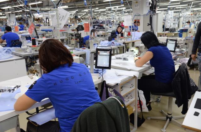 Dünyaca ünlü moda firması Hugo Boss'tan Türkiye'de yatırımı artırma kararı! 1000 kişilik ek istihdam sağlanacak