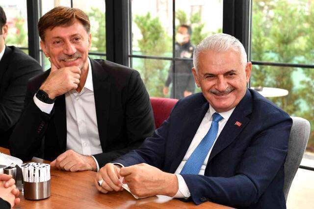 Öğrencinin 'Ne iş yapıyorsunuz?' sorusuna Binali Yıldırım'dan güldüren yanıt: İş arıyorum