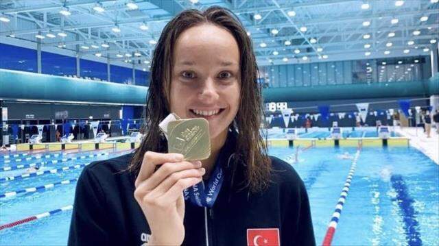 Milli yüzücümüz Zeynep Güneş, Dünya Kupası'nda altın madalya kazandı Milli yüzücümüz Zeynep Güneş, Dünya Kupası'nda altın madalya kazandı