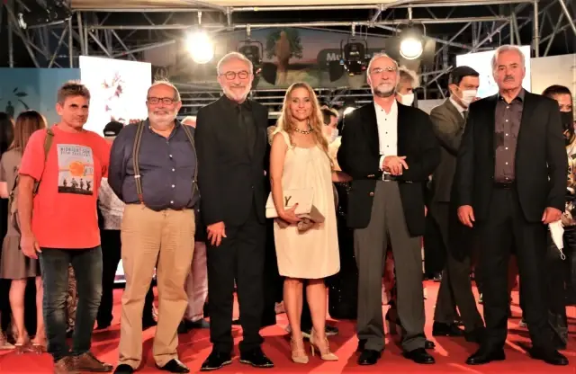 Antalya Altın Portakal Film Festivali'nde kırmızı halıda şıklık yarışı