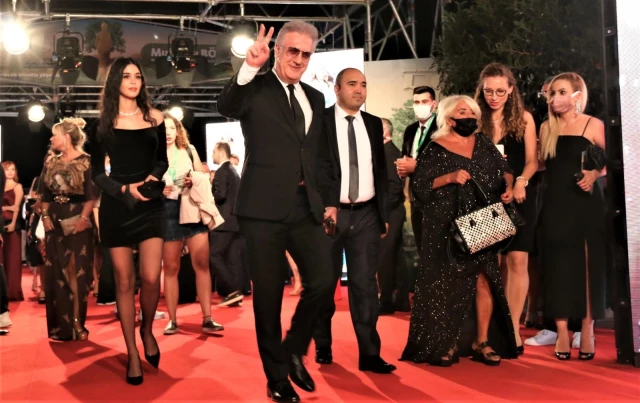 Antalya Altın Portakal Film Festivali'nde kırmızı halıda şıklık yarışı