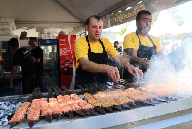 Açılışını Cumhurbaşkanı Erdoğan'ın yaptığı 'Uluslararası Adana Lezzet Festivali'nde 35 ton et tüketildi