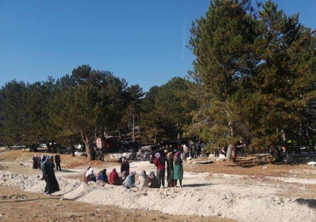 Öğrenci servisi devrildi: 4'ü öğrenci 5 kişi öldü, 3 kişi yaralandı Öğrenci servisi devrildi: 4'ü öğrenci 5 kişi öldü, 3 kişi yaralandı