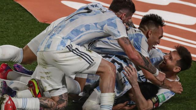 Messi, hayatının en kolay golünü Muslera'ya attı! Galatasaraylı file bekçisi neye uğradığını şaşırdı