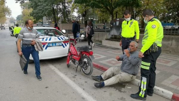 Plakasız motoruyla giderken polis sürpriziyle karşılaştı! Ceza miktarını duyunca kendini yerden yere attı