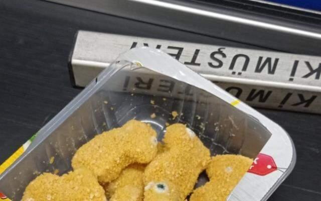 Türkiye'nin önde gelen zincir marketinde skandal! Nugget paketini açan vatandaş büyük bir şok yaşadı