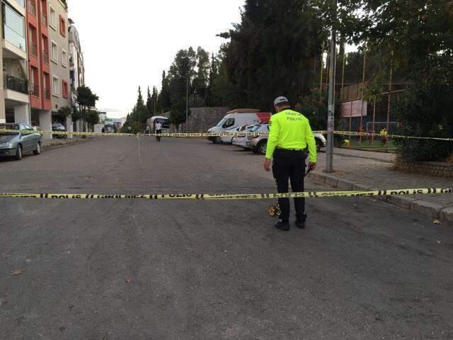 Boşanma aşamasındaki eşinin yanında gördüğü kişiye otomobiliyle çarpıp metrelerce sürükledi