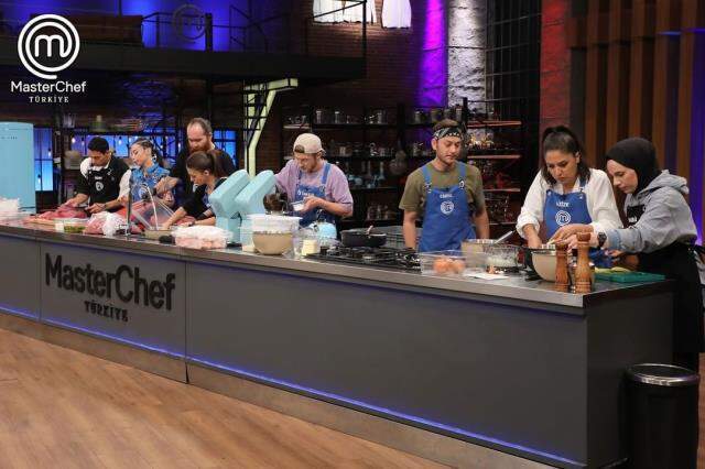 MasterChef Türkiye yeni sezonunda bir ilk! Kırmızı takım, rakibini hezimete uğrattı
