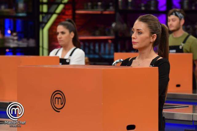MasterChef Türkiye yeni sezonunda bir ilk! Kırmızı takım, rakibini hezimete uğrattı