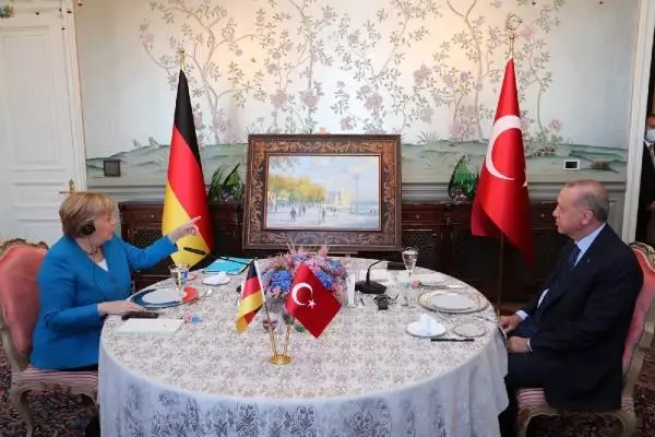 Erdoğan'dan Merkel'e Ortaköy tablosu