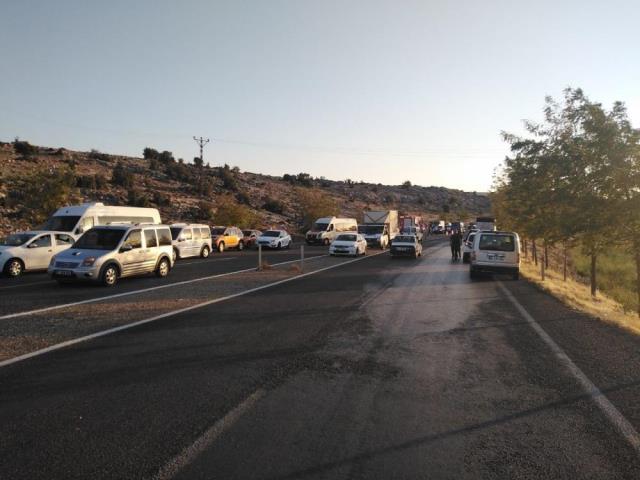 Gaziantep'te minibüs ile otomobilin çarpıştığı kazada can pazarı yaşandı: 2'si ağır 12 yaralı