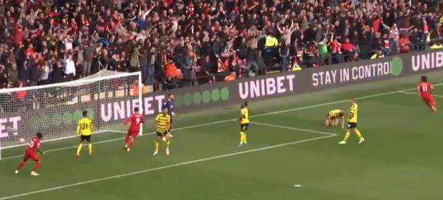 Ozan Tufan'ın takımını perişan etti! Salah öyle bir gol attı ki, takım arkadaşlarının bile ağzı açık kaldı Ozan Tufan'ın takımını perişan etti! Salah öyle bir gol attı ki, takım arkadaşlarının bile ağzı açık kaldı