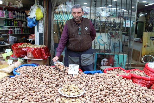 Enflasyonun tersine gidiyor! Geçen yıl 50 liraya satılan ceviz, bu yıl 20 liraya düştü Enflasyonun tersine gidiyor! Geçen yıl 50 liraya satılan ceviz, bu yıl 20 liraya düştü