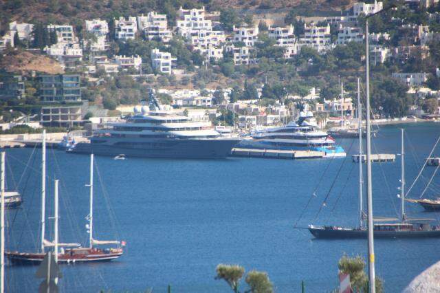 Milyon dolarlık yatlar ardı ardına Bodrum'a yanaştı! Gören dönüp bir daha baktı Milyon dolarlık yatlar ardı ardına Bodrum'a yanaştı! Gören dönüp bir daha baktı