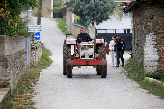 Her şeyi devletten beklemeyen muhtar, köyüne 3 milyon liralık hizmet kazandırdı