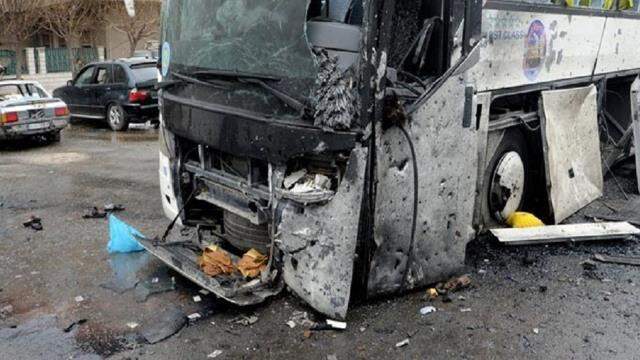 Son dakika! Şam'da askeri otobüse bombalı saldırı: 13 kişi öldü 3 kişi yaralandı Son dakika! Şam'da askeri otobüse bombalı saldırı: 13 kişi öldü 3 kişi yaralandı