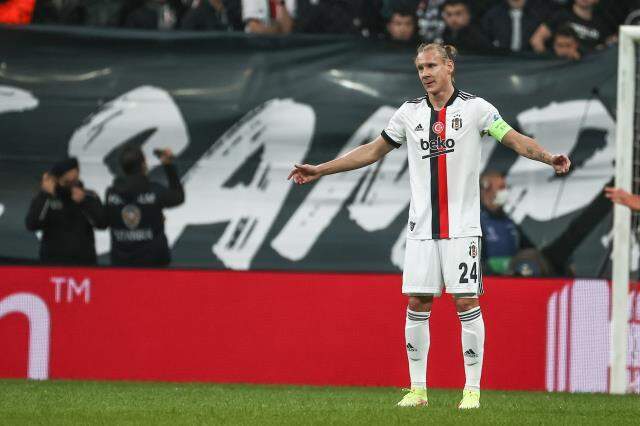 Beşiktaş, serveti elinin tersiyle itti! Havaya uçup giden para tam 91 milyon lira Beşiktaş, serveti elinin tersiyle itti! Havaya uçup giden para tam 91 milyon lira