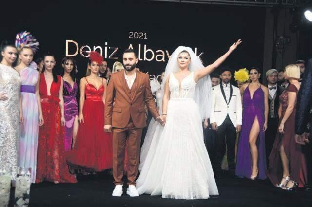 Podyumda talihsiz kaza! Dengesini kaybeden baş manken Tuğba Altıntop yere kapaklandı