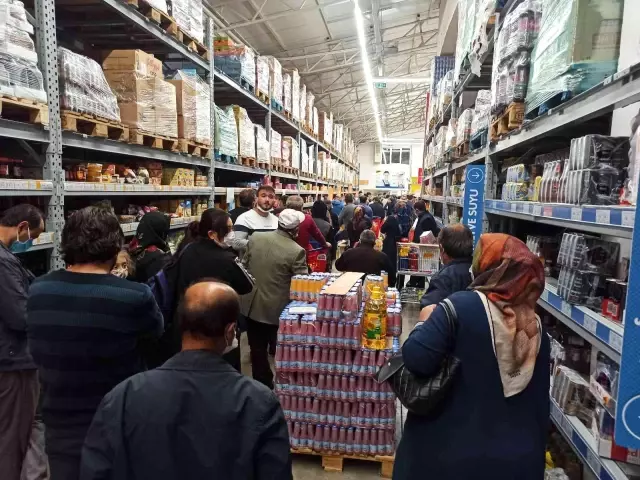 Açılışa özel ucuz yağ kapışıldı