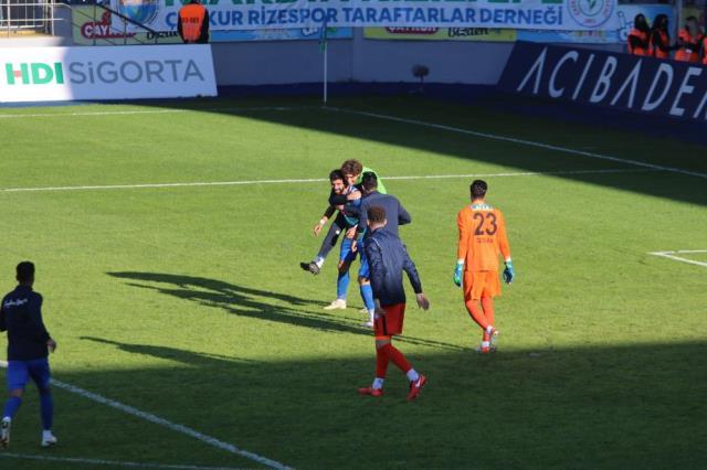 Çaykur Rizespor, Süper Lig'de ilk galibiyetini Kasımpaşa'dan aldı
