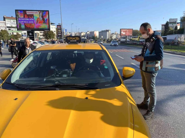 Yolcu seçtiği için aracı çekilen taksi sürücüsünden gazetecilere tepki: Trafiği çekiyor musun?