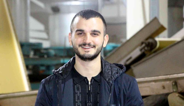 5 bin lira maaş veren 24 yaşındaki patron sitem etti: Gençlerin en büyük problemi iş beğenmeme 5 bin lira maaş veren 24 yaşındaki patron sitem etti: Gençlerin en büyük problemi iş beğenmeme