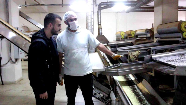 5 bin lira maaş veren 24 yaşındaki patron sitem etti: Gençlerin en büyük problemi iş beğenmeme 5 bin lira maaş veren 24 yaşındaki patron sitem etti: Gençlerin en büyük problemi iş beğenmeme