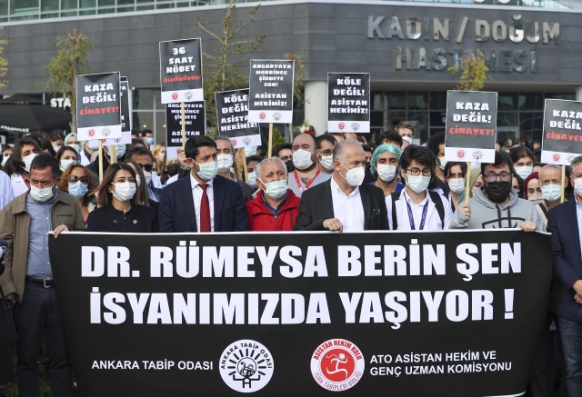 Başkentteki hekimlerden uzun nöbet saatleri protestosu
