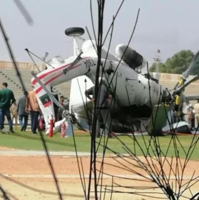 Libya'da nakit para taşıyan helikopter iniş sırasında düştü