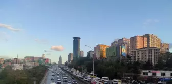 Akşam saatlerinde trafikte yoğunluk yaşanıyor