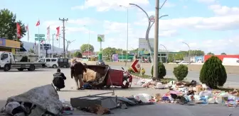 Son dakika haberleri! Petrol istasyonuna dalan taksi, hurda aracı ve otomobile çarptı: 1 ölü