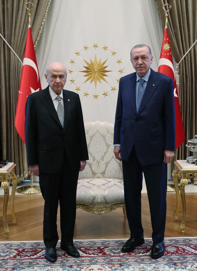 Cumhurbaşkanı Erdoğan ve Bahçeli görüşmesi başladı! Masada iki konu başlığı var