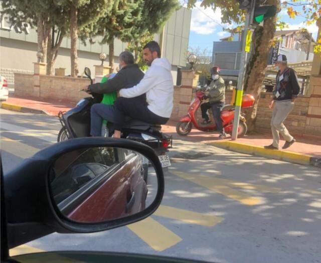 Kenan Sofuoğlu sosyal medyaya düşen fotoğrafı ile gündem oldu! 3 kişi aynı anda motosiklete bindiler