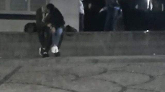 Edirnekapı Şehitliği'nde büyük saygısızlık! Genç çiftlerin uygunsuz görüntüleri vatandaşları isyan ettirdi Edirnekapı Şehitliği'nde büyük saygısızlık! Genç çiftlerin uygunsuz görüntüleri vatandaşları isyan ettirdi