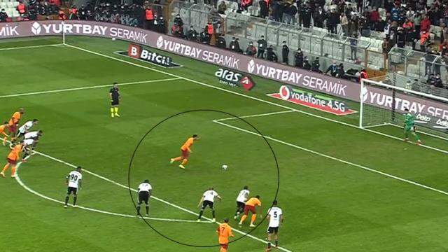 Duayen hakemler skandal kararı yorumları: Galatasaray'ın penaltısı tekrarlanmalıydı Duayen hakemler skandal kararı yorumları: Galatasaray'ın penaltısı tekrarlanmalıydı