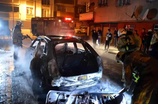 İstanbul'un göbeğinde korku dolu anlar! Park halindeki otomobil önce alev aldı, sonra patladı