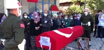 BALIKESİR - Gölcük'te geçirdiği kalp krizi sonucu vefat eden Deniz Astsubay Burhan Çakır, Balıkesir'de defnedildi