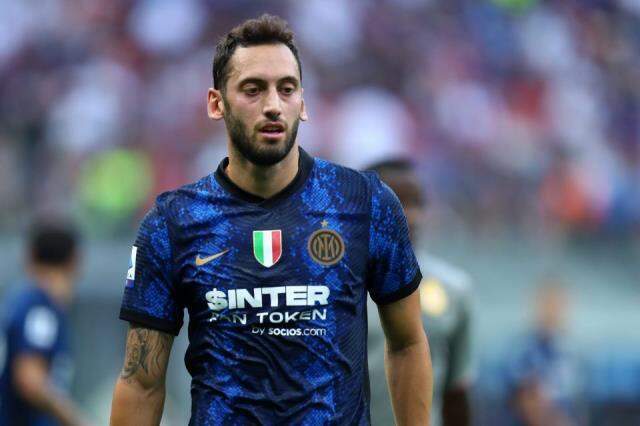 Hakan Çalhanoğlu'nun bileti kesildi! Devre arasında Inter'den gönderiliyor Hakan Çalhanoğlu'nun bileti kesildi! Devre arasında Inter'den gönderiliyor