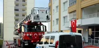 Annesini evlerinde alıkoyan kızı, 3 saatte ikna edildi