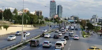 Akşam saatlerinde trafik yoğunluğu yaşanıyor