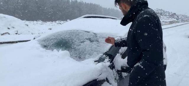 Aniden bastıran kar yağışı nedeniyle Ardahan, Kars ve Sivas beyaza büründü