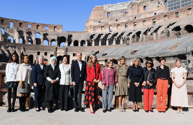 Emine Erdoğan, Roma'da lider eşleriyle bir araya gelerek tarihi mekanları gezdi Emine Erdoğan, Roma'da lider eşleriyle bir araya gelerek tarihi mekanları gezdi